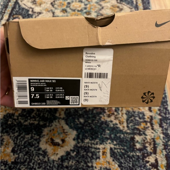 Nike Women’s Air Max 90 Sneakers in White Sizes 8.5 & 9 NWT - Picture 11 of 16